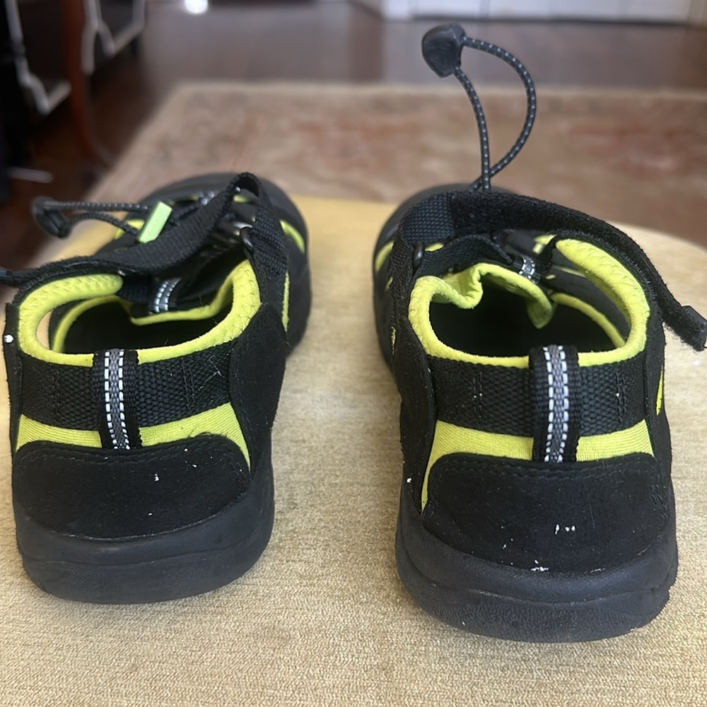 KEEN Women's Whisper Closed Toe Sport Sandals Hiking Slip-on Shoes Size 38, US 6 - Picture 11 of 16